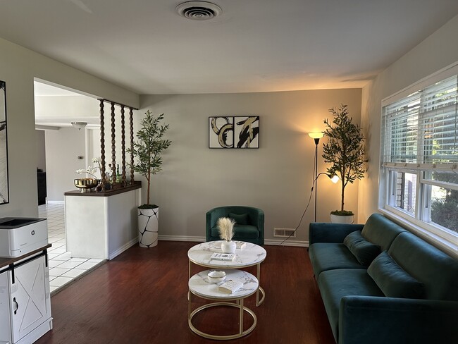 Photo - 16W311 94th Pl