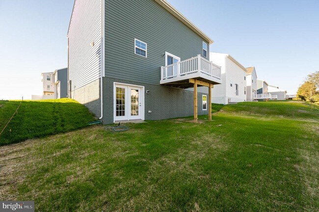 Photo - 192 Ludgate Mnr