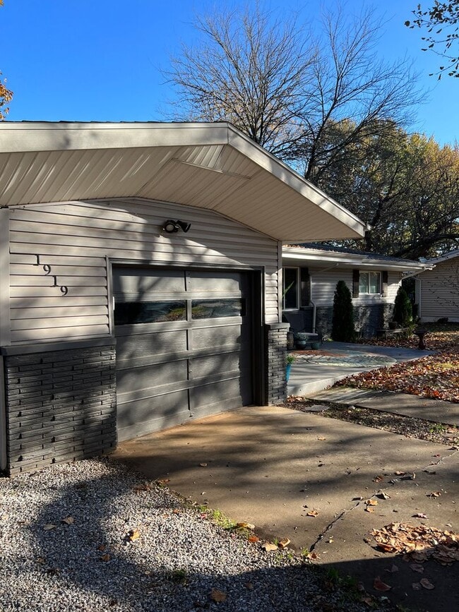 Photo - Brentwood - 3 bedroom, 1.5 bathroom, 1 car...