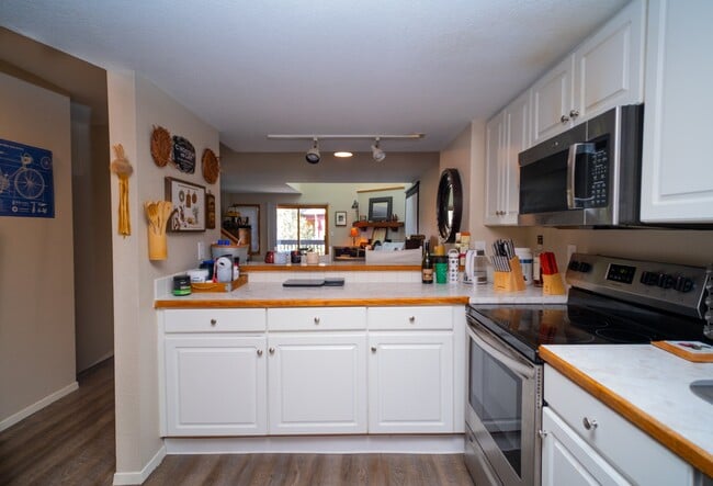Photo - 2829 Springdale Ln