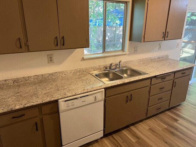 Photo - 2 Bedroom 1 Bathroom Duplex in Springfield Unit 430 S 51st Pl