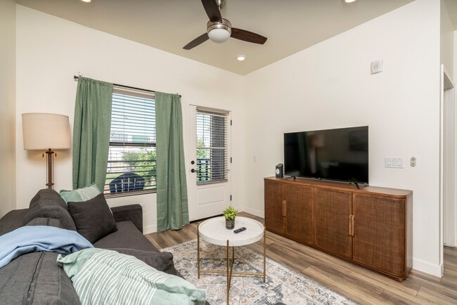 Photo - 475 N 9th St