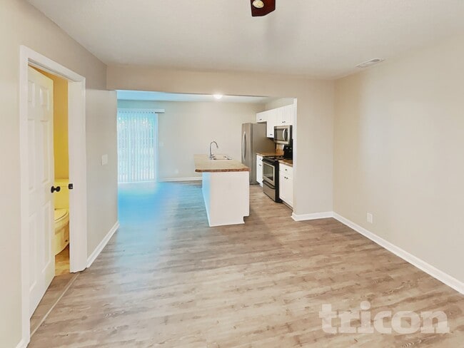 Photo - 911 Red Feather Trail