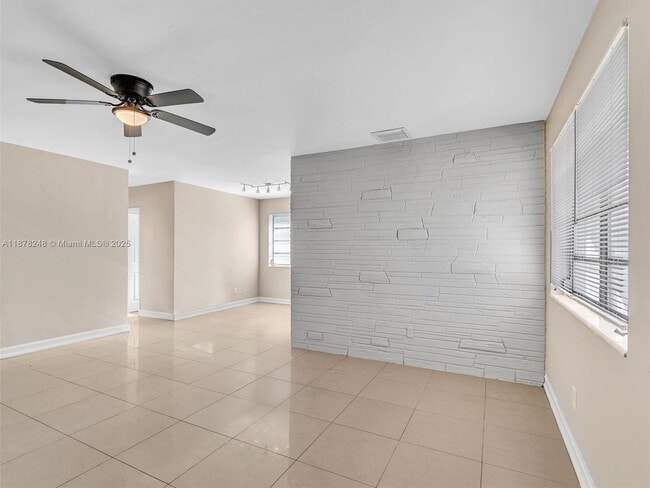 Photo - 365 NE 171st Terrace