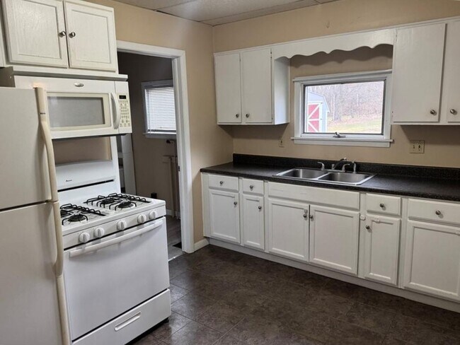 Photo - 1872 Miles St