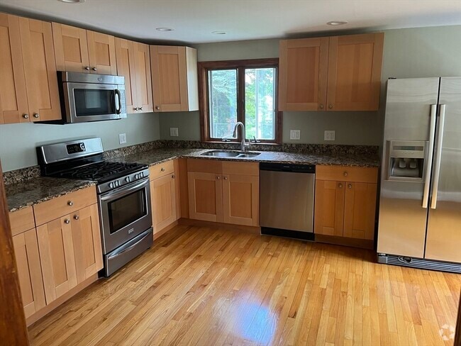 Building Photo - 29 Bradford Ave Rental
