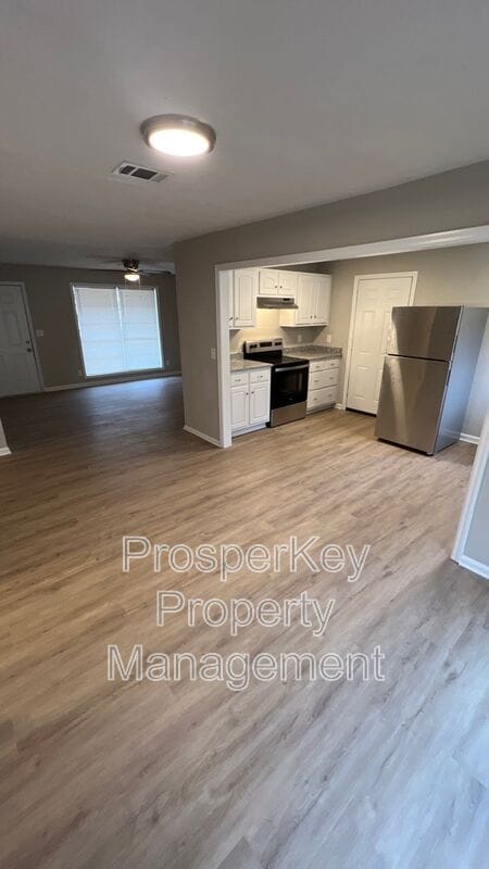 Photo - 947 Belvedere Dr