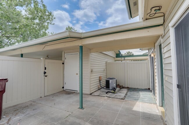 Photo - 1724 Townhall Ln