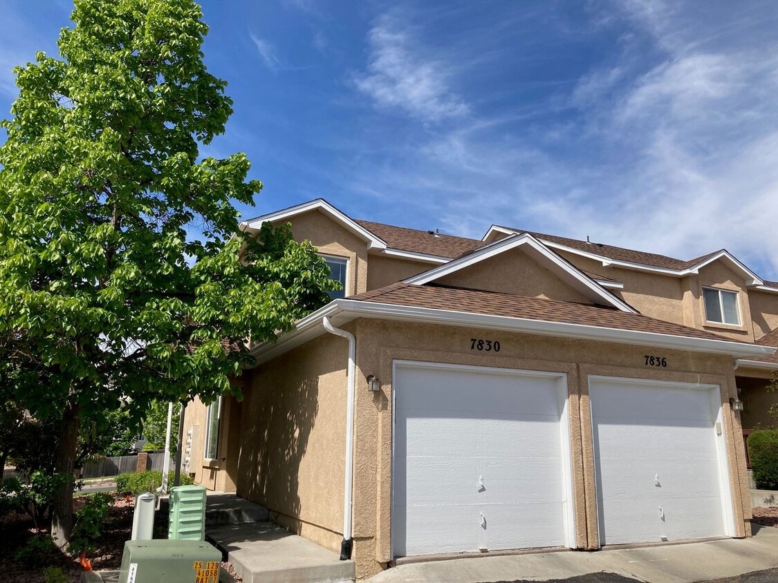 2 Bed 1.5 Bath Briargate Townhome w/AC - 2 Bed 1.5 Bath Briargate Townhome w/AC