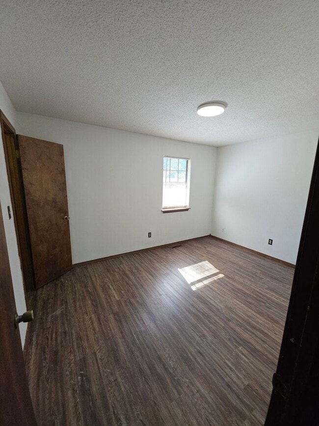 Photo - 602 W 6th St Unit E