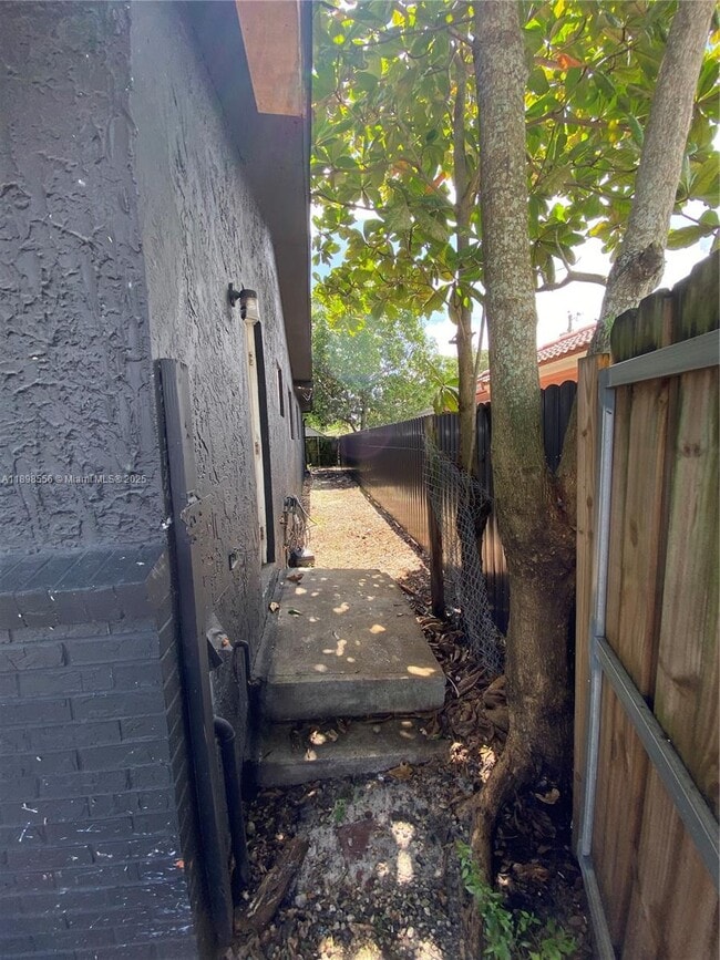 Photo - 6132 SW 39th St Unit Front