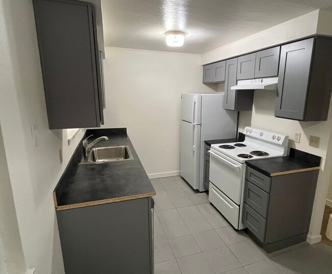 Newly remodeled kitchen. - 3333 Willow Ct SE Unit Fourplex - 3333
