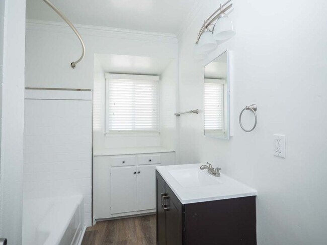 Photo - 820-830 1/2 S. Serrano Ave