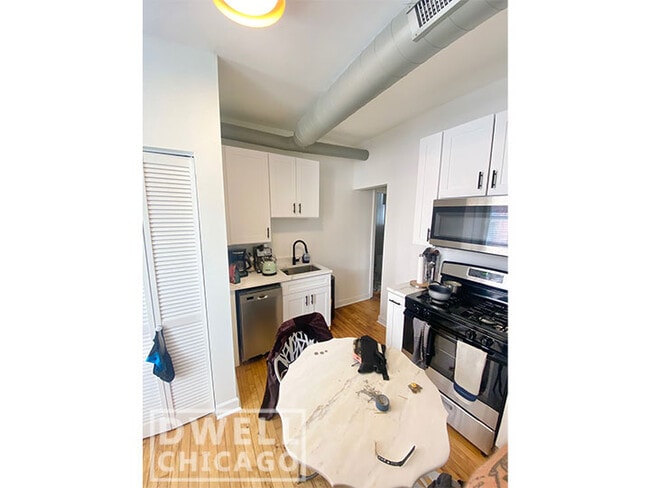 Building Photo - 1362 N Bosworth Ave Unit 2D Rental
