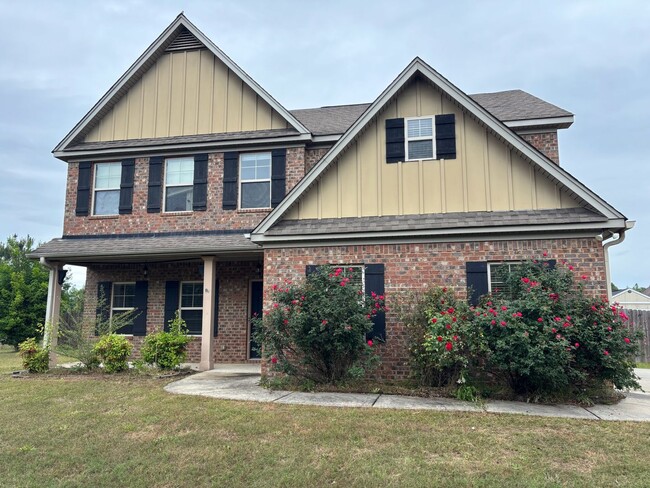 Building Photo - This property blends ample living space and storage with functional amenities.