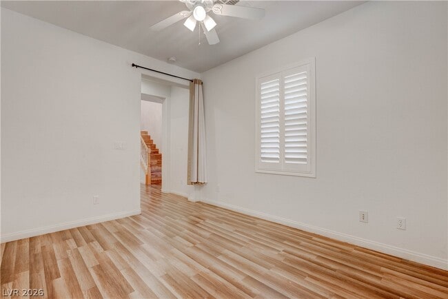 Photo - 985 Noah Valley St