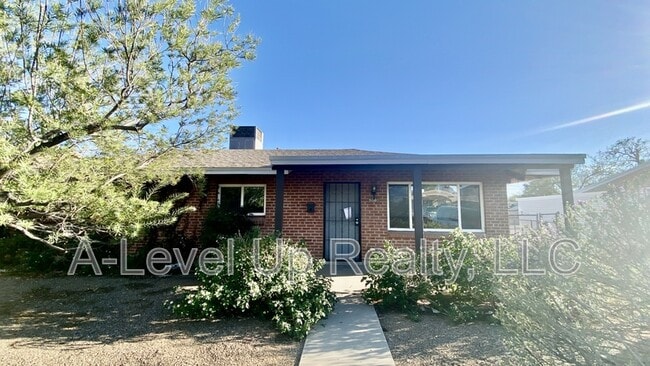 Photo - 5020 E 1st St