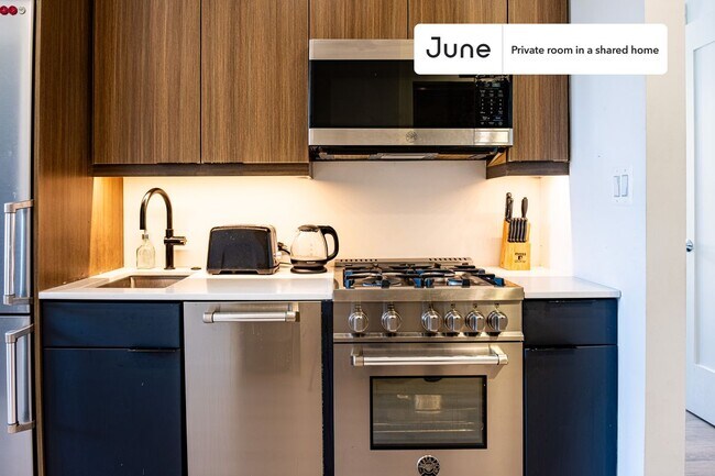 Room in Shared 4 bed/2 bath home in Dupont Circle