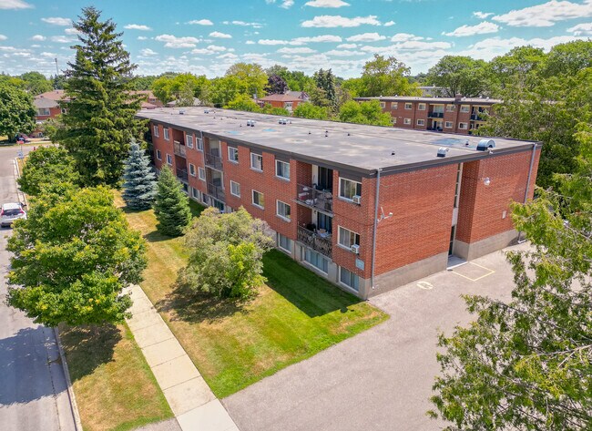 Photo - 294 Lorne Avenue