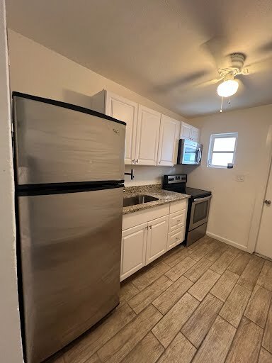 Photo - 611 Ave S NE