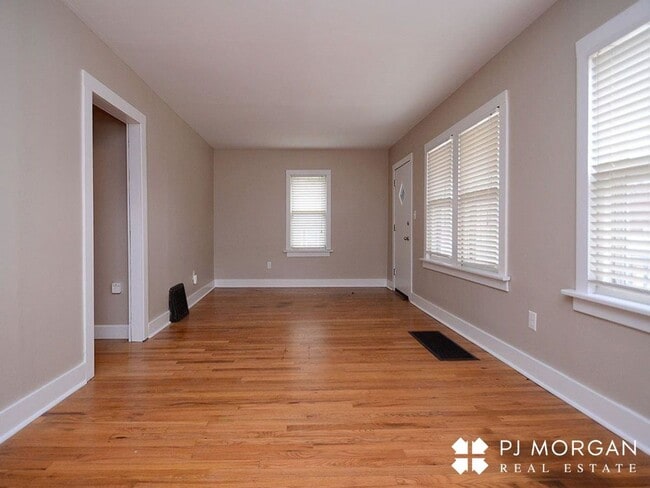 Photo - 6031 Pine St