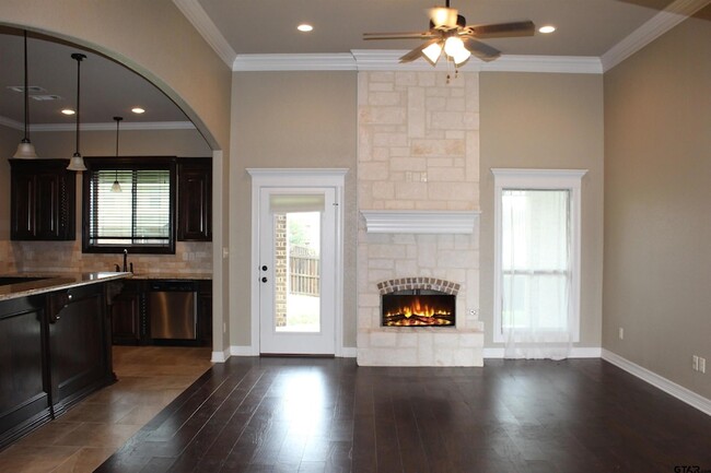 Photo - 1811 Spruce Pine Lane