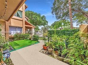 207 Wimbledon Lakes Dr