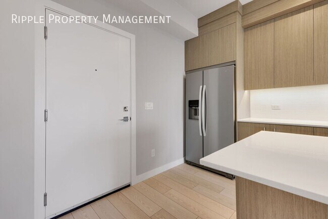 Photo - AMAZING 2 BEDS/ 2 BATHS CONDO WITH UNDERGROUND PARKING INCLUDED! Unit 3622