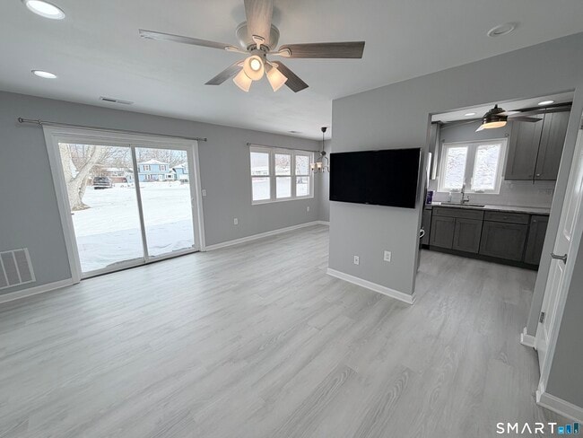 Building Photo - 43 Southwind Ln