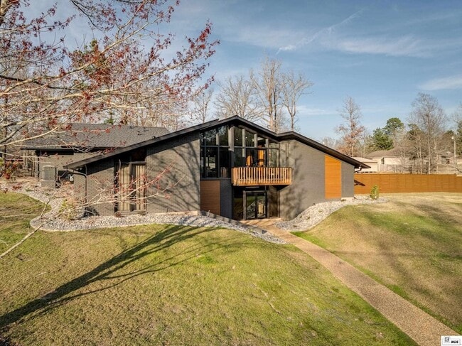 Photo - 304 Standard Reed Rd