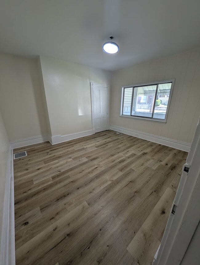 Building Photo - 551 6th Street