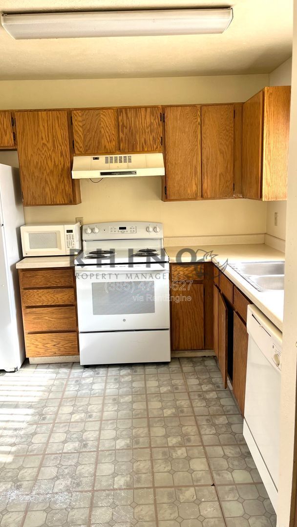 Building Photo - 449 N 1465 W