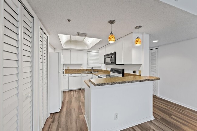 Photo - 700 Uno Lago Dr Unidad 404