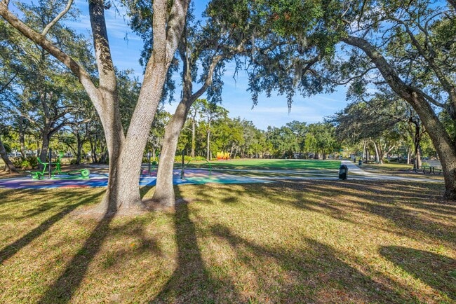 Photo - Regency Pond - Uptown Gardens