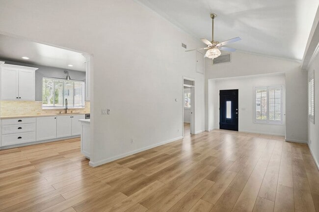 Photo - 2910 Santa Carlotta St