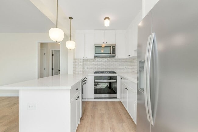 Photo - 2053-2067 N. Argyle Ave