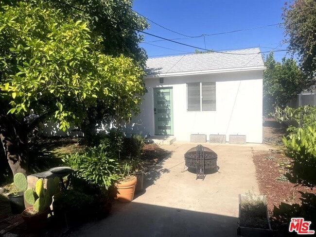 Building Photo - 5726 Lemona Ave