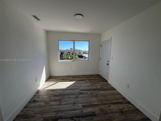 Photo - 1719 NW 1st St Unit 3