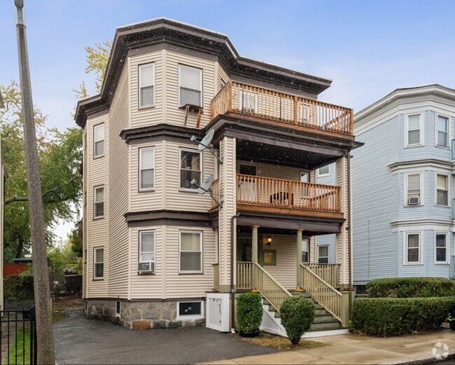 Building Photo - 7 Vassar St Rental