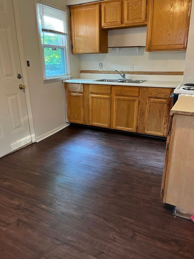 Photo - 1319 Kingsley Avenue