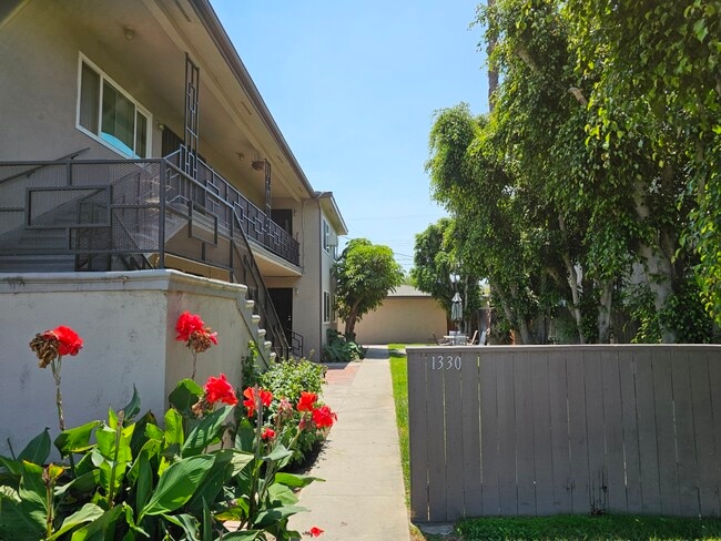 Photo - 1330 W Valencia Dr Unit B