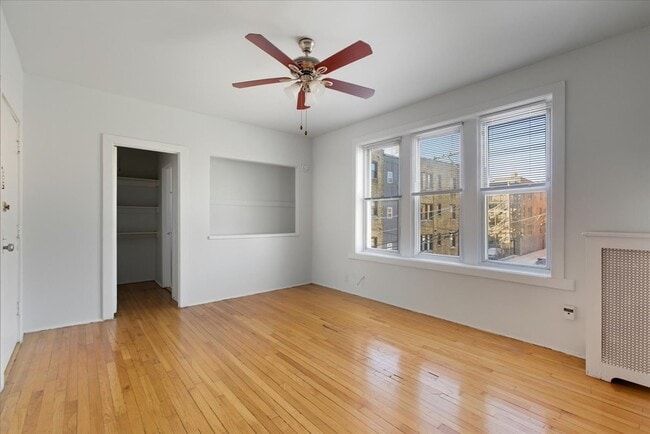 Photo - 1635 W Morse Ave