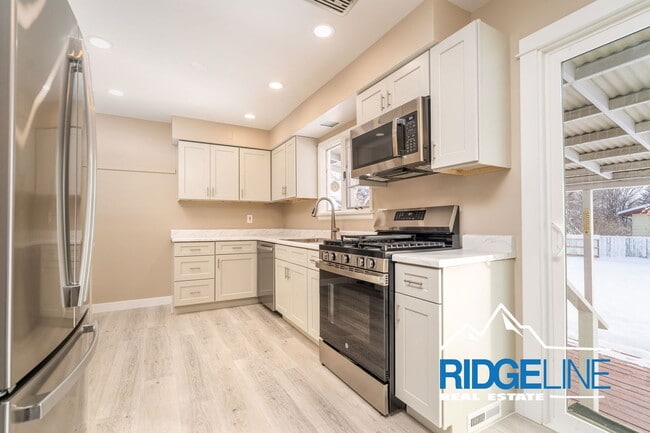 Photo - 204 19th Ave NW