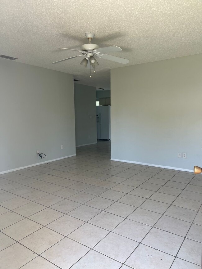 Building Photo - 1517-21 SW Santa Barbara Unit 1
