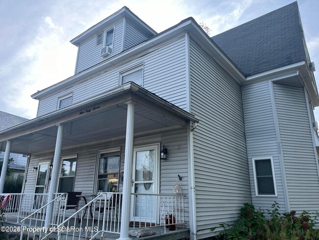 Photo - 945 William St