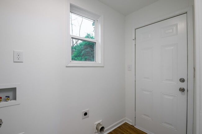 Photo - 102 Burdock Cir