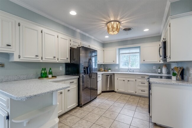 Photo - 1901 Bluebird Ave