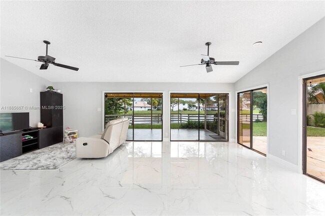 Photo - 470 NW 38th Ave