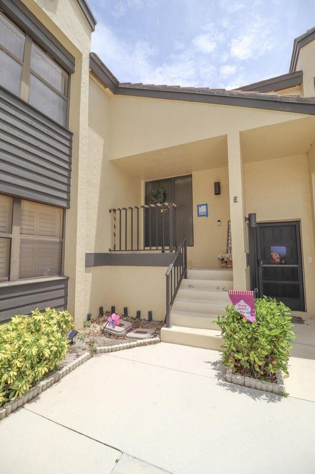 Photo - 3961 SW Greenwood Way Unit E