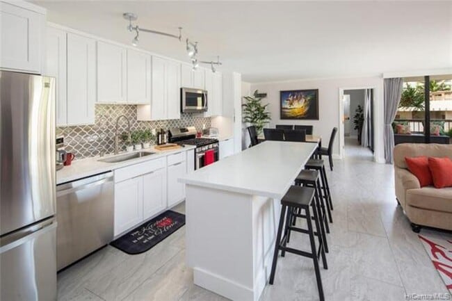 Building Photo - 2215 Aloha Dr Unit 4J